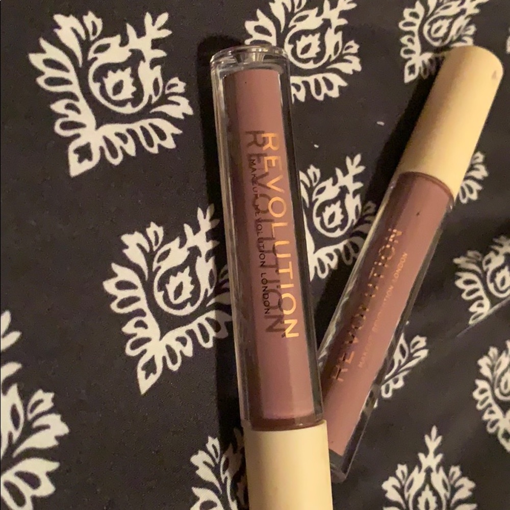 Makeup Revolution Liquid Lipstick: Skinny Dip
